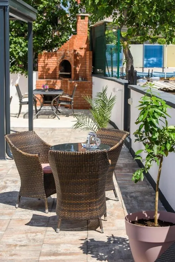 Apartment In Okrug Gornji With Sea View, Balcony, Air Conditioning, Wifi 5134-7 Trogir